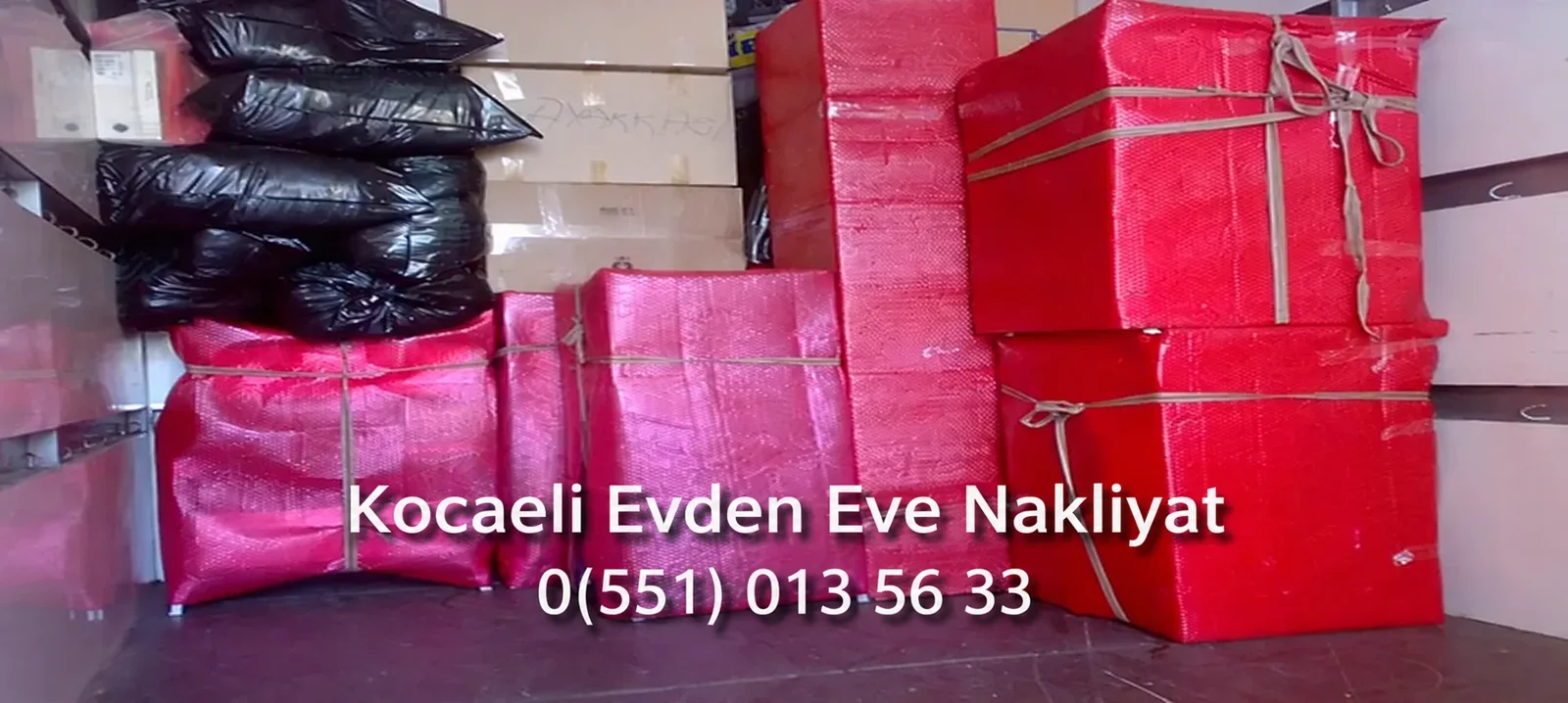 Araç kasasında koruyucu ambalajla yerleştirilmiş eşyalar